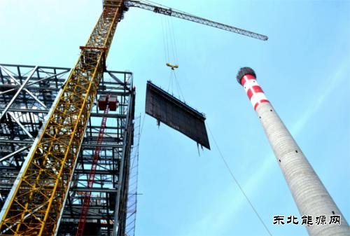 绥化：1号炉水冷壁吊装