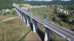 特写：巴山蜀水建铁路  奋战兰渝拓通途