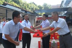 中铁二十一局集团：工会送清风清凉到江西昌赣客专12标“热战”工