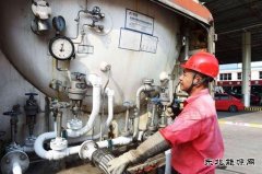 西宁加气站：冰火两重天 全力保供气