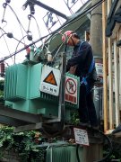 会泽金钟供电所帮助给排水公司处理变压器隐患