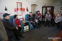 潞安焦化：节前慰问困难职工 顶风冒雪显真情