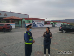 阿勒泰执法支队富蕴执法大队：开展路域环境整治“秋季攻势”