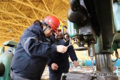 河南亿兆体育义煤公司千秋煤矿：机修车间拜师学艺