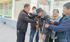 蒲白马南社区：“暖心哥”爱心传递正能量