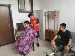 义务理发、精神焕发