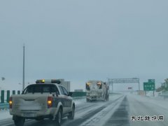 阿勒泰执法支队北屯执法大队春运期间救援保畅 情暖回家路