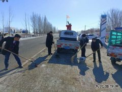 库尔特乡布拉特村开展“学雷锋、捡垃圾、美环境”志愿服务活动