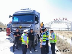 富蕴执法大队：联合查处大件运输违法行为