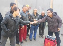 牛儿庄采矿公司：红背包”慰问鼓劲加油到班组