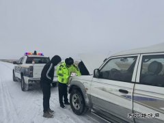 风雪坚守，护路保畅--阿勒泰执法支队：Ｖ捶ù蠖釉谛卸