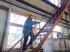 高空中的吊运“女神”---记杨河煤业公司机修队天车女工