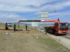 富蕴执法大队：多措并举推进路域环境整治显成效