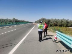 布尔津执法大队：多措并举抓治理  路域环境焕新颜